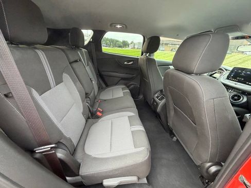 Used 2025 Chevrolet Blazer LT AWD/4WD image 39