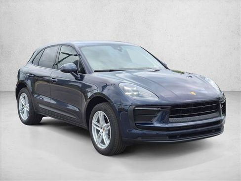 Used 2022 Porsche Macan AWD/4WD image 3