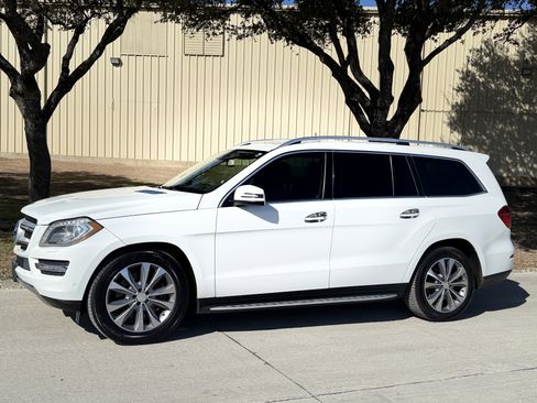 Used 2014 Mercedes-Benz GL 450 4MATIC image 1