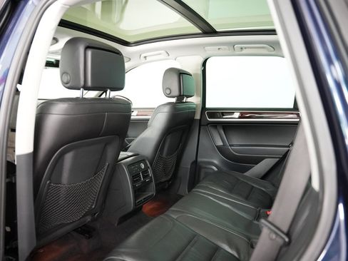 Used 2013 Volkswagen Touareg VR6 image 40