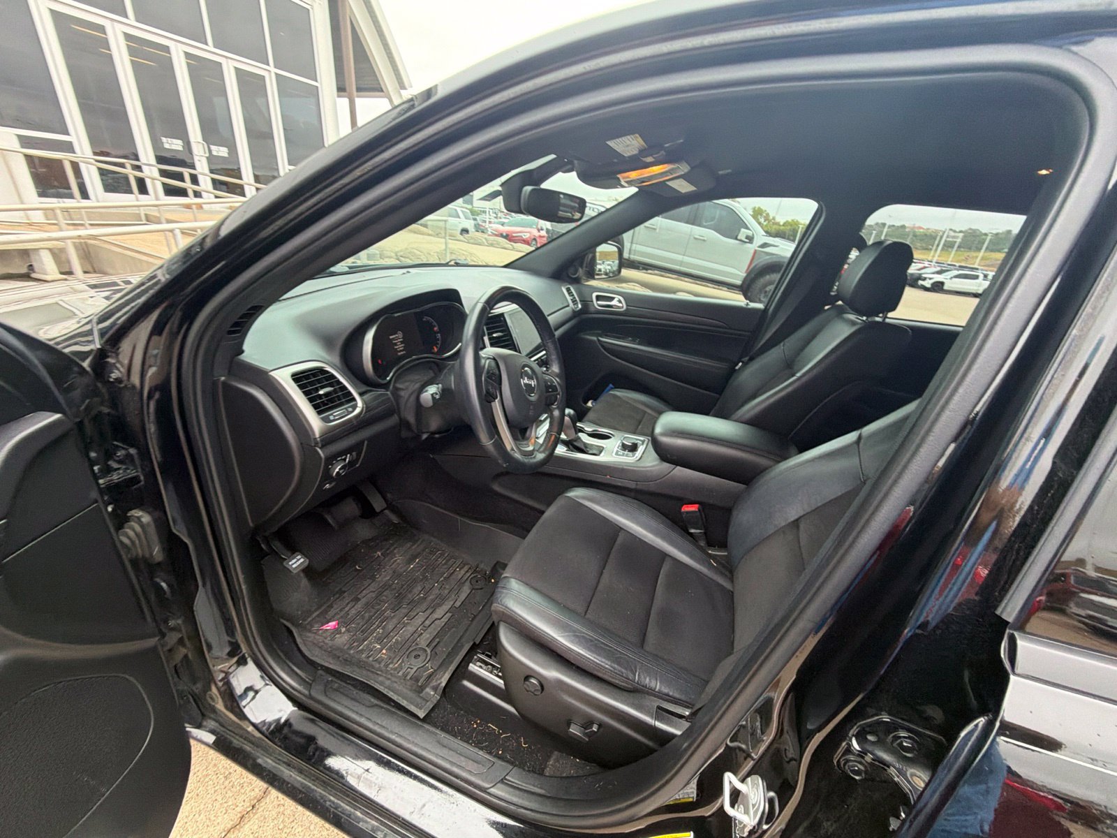 Used 2022 Jeep Grand Cherokee Laredo X AWD/4WD image 9