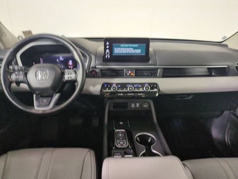 Used 2025 Honda Pilot Elite image 12