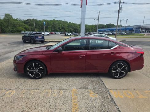 Certified 2025 Nissan Altima 2.5 SR w/ SR Premium Package FWD image 8
