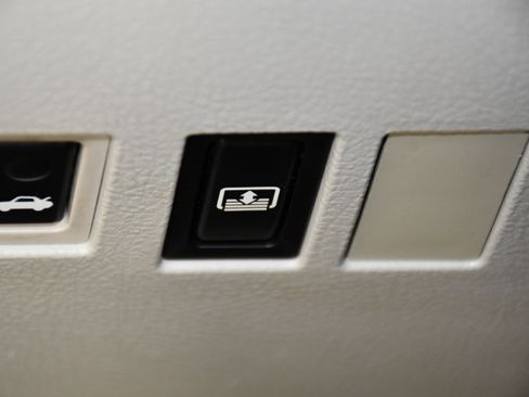 Used 2012 Toyota Avalon Limited FWD image 35