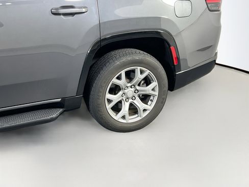 Used 2022 Jeep Wagoneer Series II AWD/4WD image 31