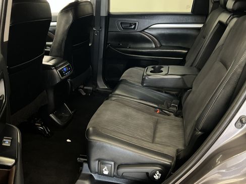Used 2019 Toyota Highlander Plus AWD/4WD image 24
