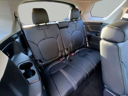 Used 2025 Honda Pilot EX-L image 18