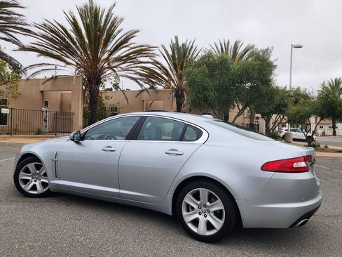 Used 2010 Jaguar XF Luxury RWD image 8