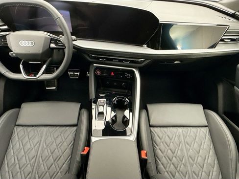 New 2025 Audi SQ5 Prestige image 13