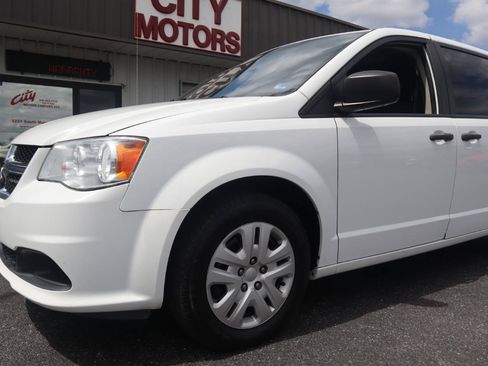 Used 2019 Dodge Grand Caravan SE w/ UConnect Hands-Free Group FWD image 26