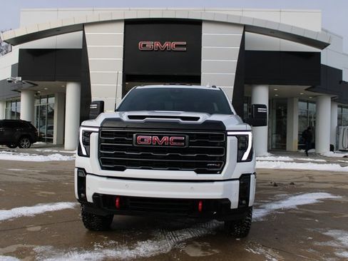 Used 2025 GMC Sierra 2500 AT4 w/ AT4 Premium Plus Package image 2