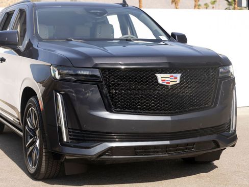 Used 2023 Cadillac Escalade Sport Platinum AWD/4WD image 3