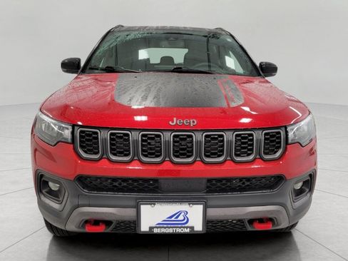 Used 2025 Jeep Compass Trailhawk AWD/4WD image 40