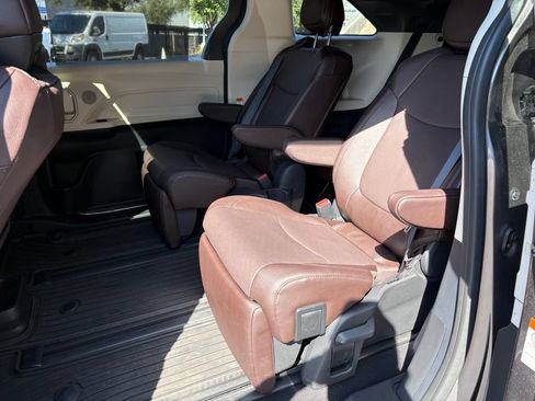 Used 2024 Toyota Sienna Platinum AWD/4WD image 11