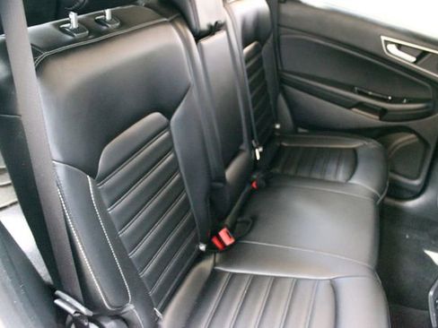 Used 2019 Ford Edge SEL w/ Equipment Group 201A AWD/4WD image 9