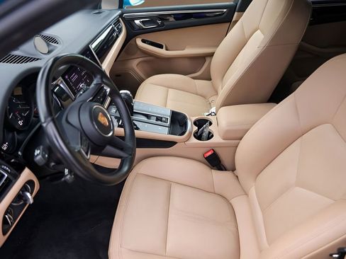 Used 2022 Porsche Macan image 9
