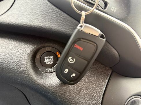 Used 2022 Jeep Cherokee Trailhawk image 31