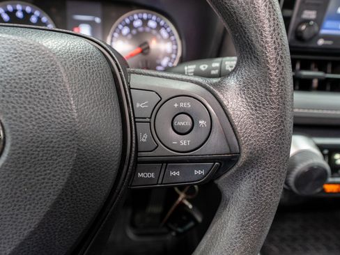 Used 2022 Toyota RAV4 LE image 23