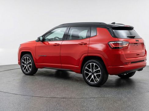 Used 2025 Jeep Compass Limited image 6