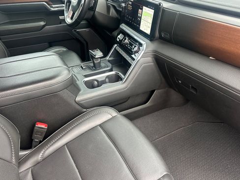 Used 2024 GMC Sierra 1500 Denali AWD/4WD image 19