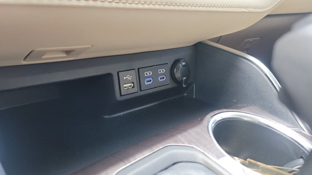 Certified 2022 Toyota Highlander Platinum AWD/4WD image 19