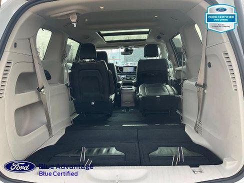 Used 2024 Chrysler Pacifica Limited FWD image 25