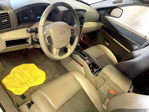 Used 2005 Jeep Grand Cherokee Limited image 24