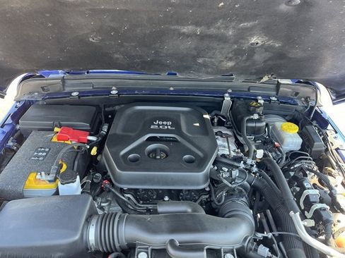 Used 2018 Jeep Wrangler Unlimited Sahara AWD/4WD image 14