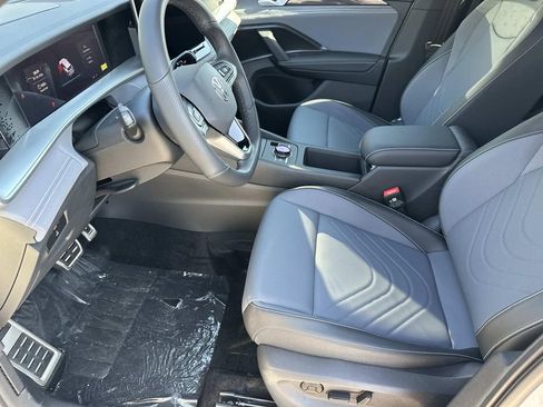 New 2026 Volkswagen Tiguan SE R-Line FWD image 14