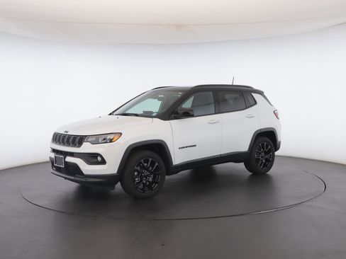 Used 2024 Jeep Compass Latitude w/ Sun and Sound Group image 41