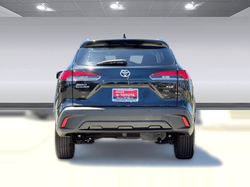 Used 2024 Toyota Corolla Cross XLE FWD image 10