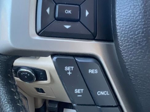 Used 2015 Ford F150 Lariat image 21