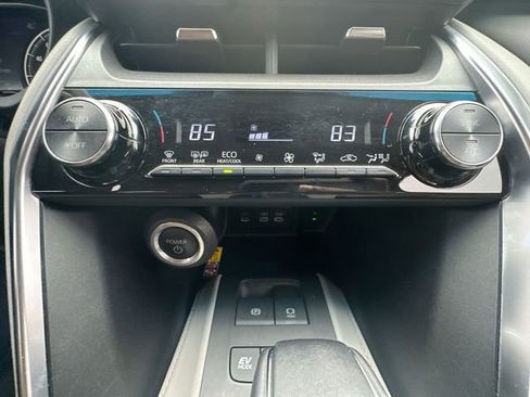 Used 2023 Toyota Venza LE AWD/4WD image 21