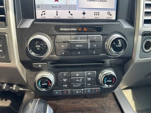 Used 2017 Ford F150 Platinum w/ Equipment Group 701A Luxury AWD/4WD image 23