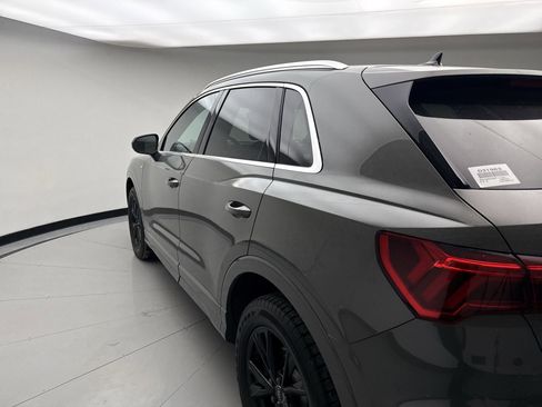 Used 2023 Audi Q3 2.0T Premium image 3