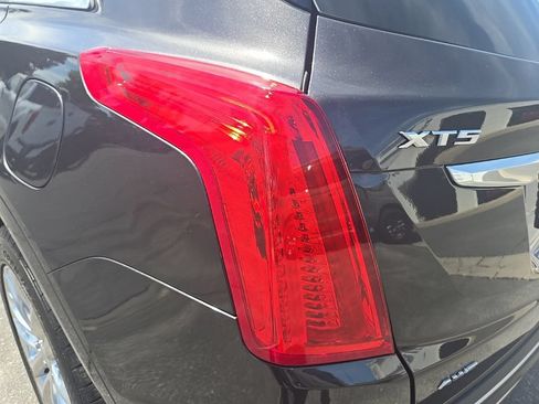 Used 2018 Cadillac XT5 Platinum w/ Driver Assist Package AWD/4WD image 36