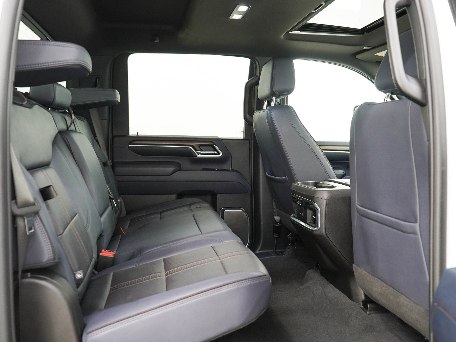 Used 2025 Chevrolet Silverado 2500 High Country w/ High Country Premium Package AWD/4WD image 15