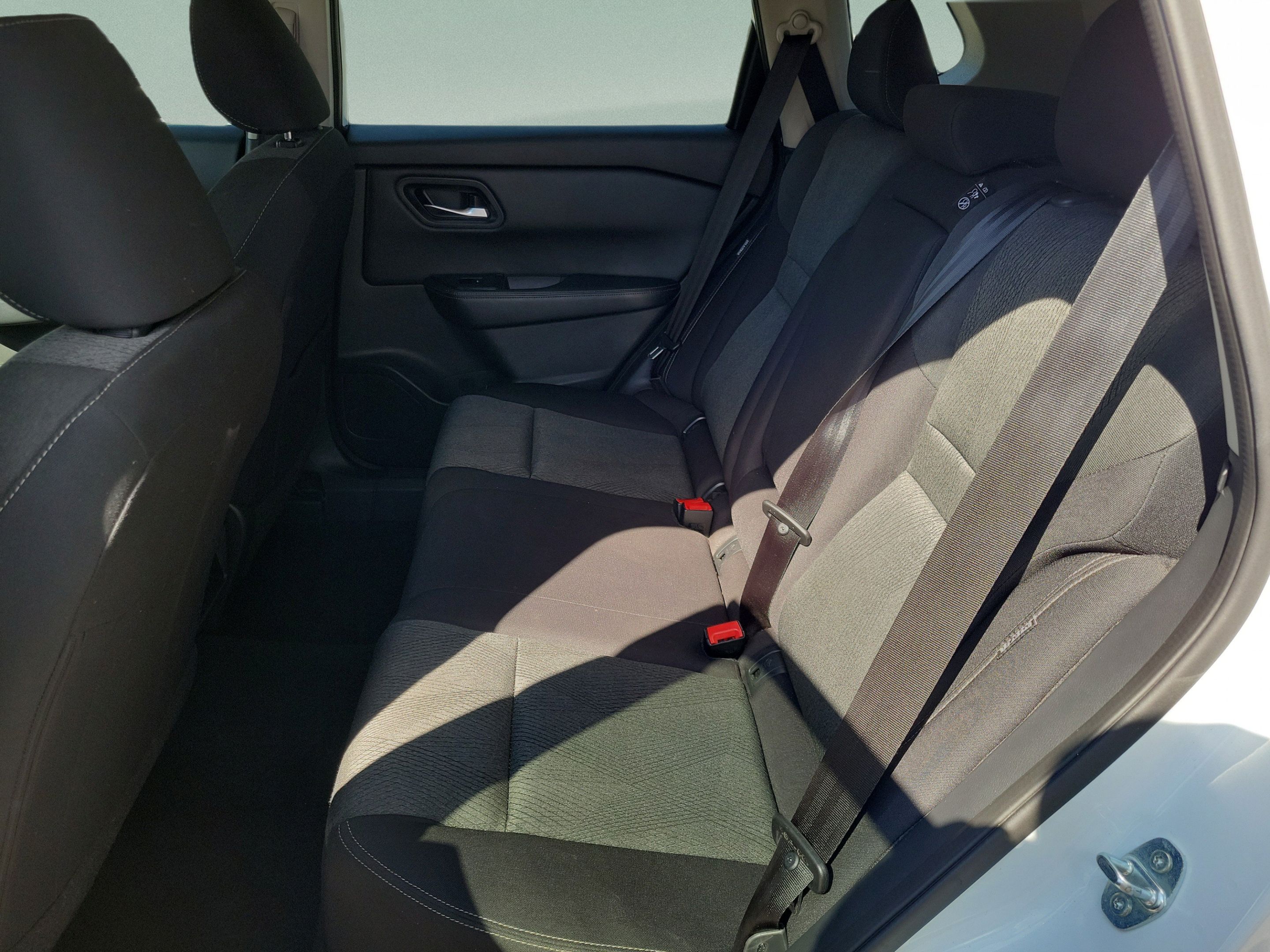 Used 2024 Nissan Rogue SV FWD image 8