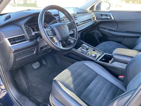 Used 2024 Mitsubishi Outlander SE image 25