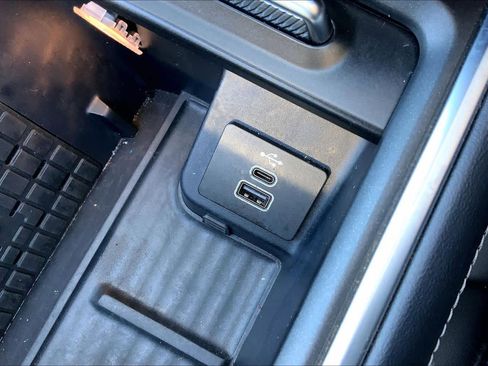 Certified 2025 Ford Expedition Platinum image 32