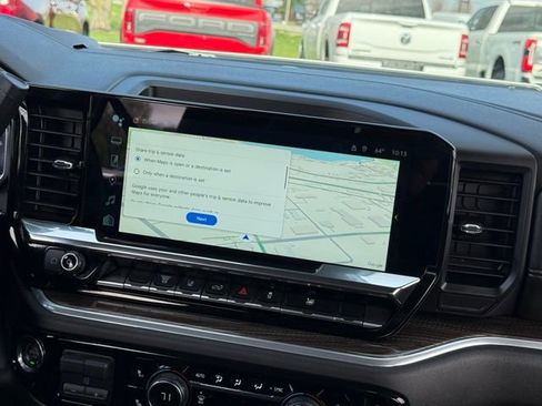 Used 2025 Chevrolet Silverado 2500 LT w/ Convenience Package image 3