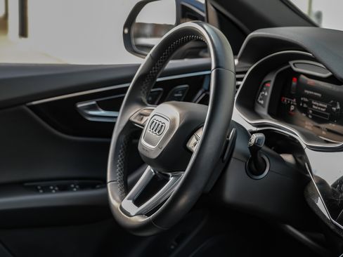 Used 2021 Audi Q8 Premium w/ Convenience Package image 16