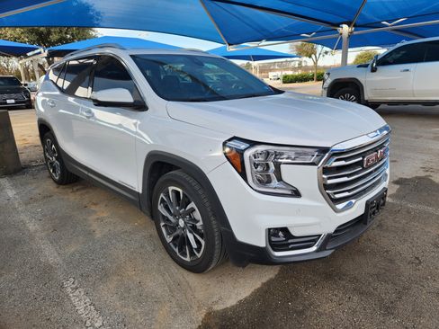 Certified 2022 GMC Terrain SLT w/ Infotainment Package II image 1