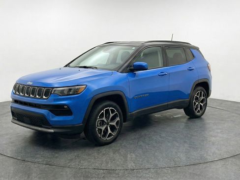 Used 2025 Jeep Compass Limited image 3