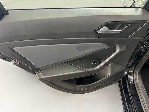 Used 2025 Volkswagen Jetta SE FWD image 27