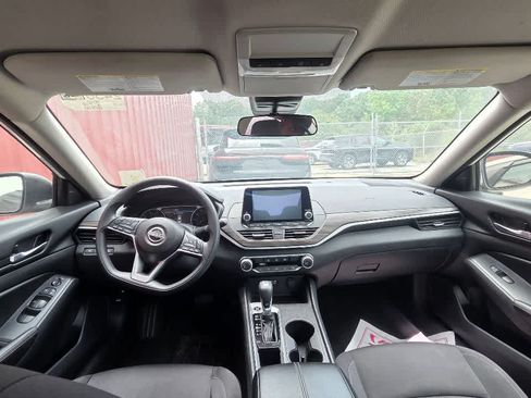 Used 2025 Nissan Altima 2.5 SV FWD image 5
