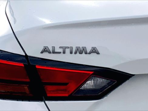 Used 2025 Nissan Altima 2.5 SV FWD image 10