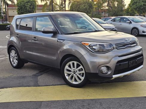 Used 2018 Kia Soul + FWD image 3