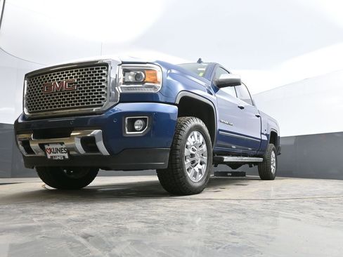 Used 2016 GMC Sierra 2500 Denali w/ Suspension Package, Off-Road image 38