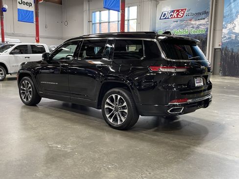 Used 2021 Jeep Grand Cherokee L Overland w/ Luxury Tech Group IV AWD/4WD image 3